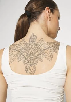 Top - Off-White 11 Top - Off-White -Even&Odd 2fb6819ce2874cc2a9b96f42d53f896a