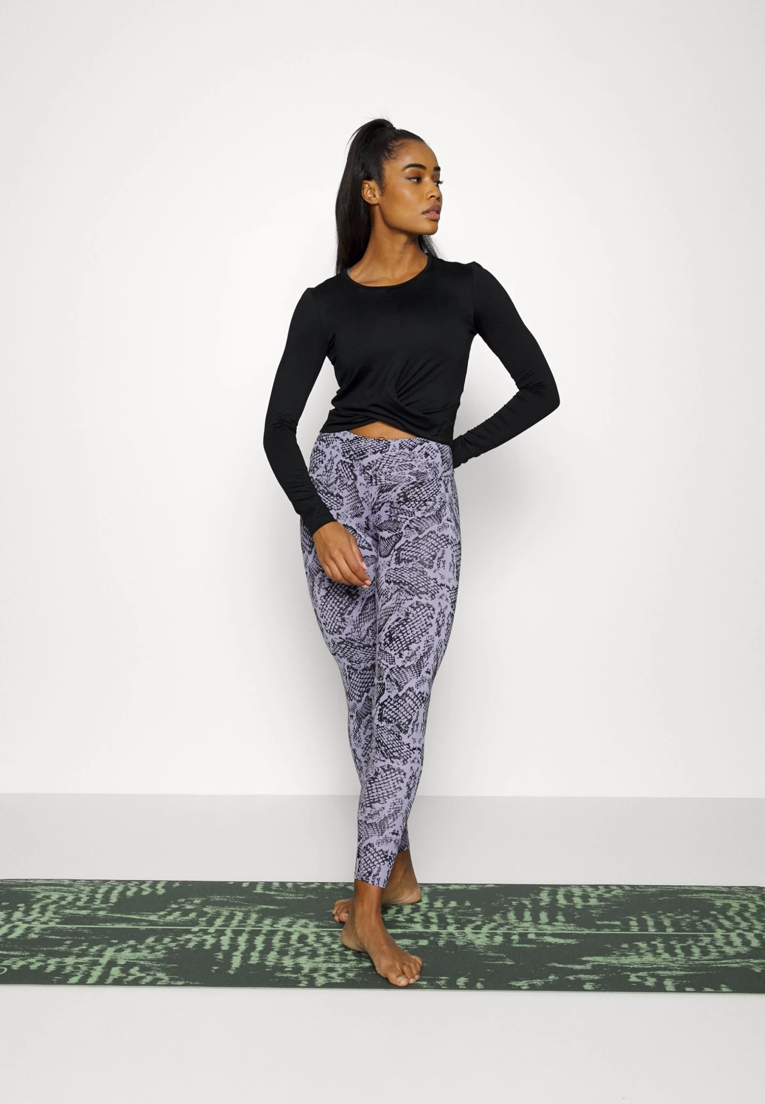 Longsleeve - Black 2 Longsleeve - Black - Afbeelding 2