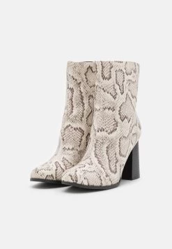 Korte Laarzen - Multi-Coloured 8 Korte Laarzen - Multi-Coloured -Even&Odd 67052acff66a4c98a5ad6a5e51f22c7a