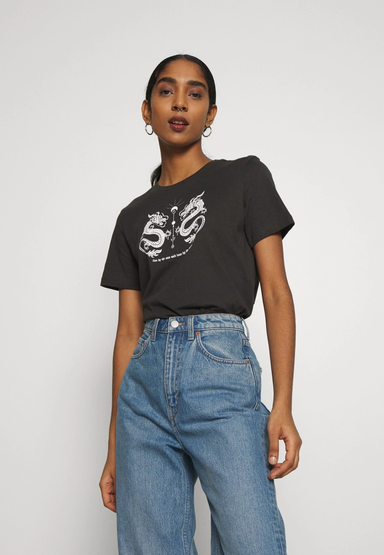 Even&Odd Hattie Mirrored Dragons Tee - T-Shirt Print - 801 - Anthracite 1 Even&Odd Hattie Mirrored Dragons Tee - T-Shirt Print - 801 - Anthracite