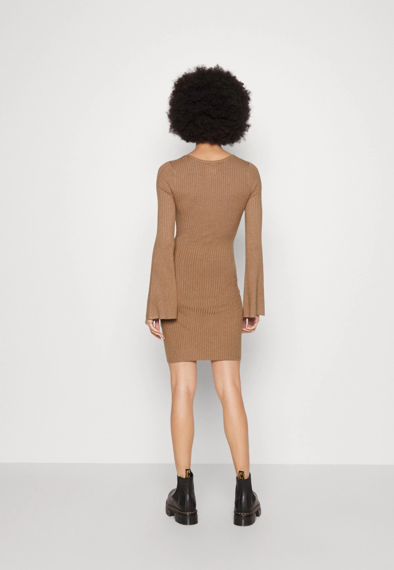 Even&Odd Knit Loose Fit Flared Sleeves Dress - Gebreide Jurk - Camel 3 Even&Odd Knit Loose Fit Flared Sleeves Dress - Gebreide Jurk - Camel - Afbeelding 3