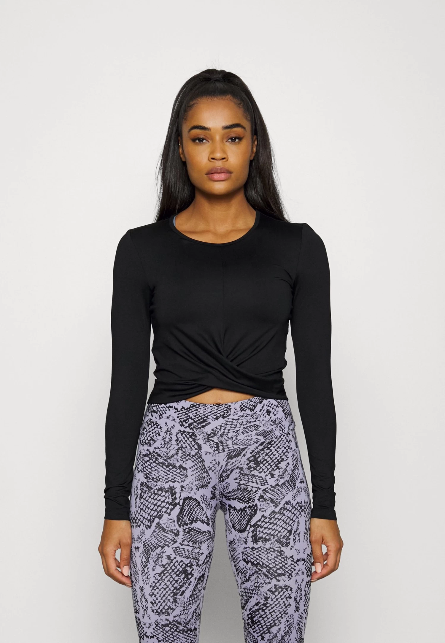 Longsleeve - Black 1 Longsleeve - Black